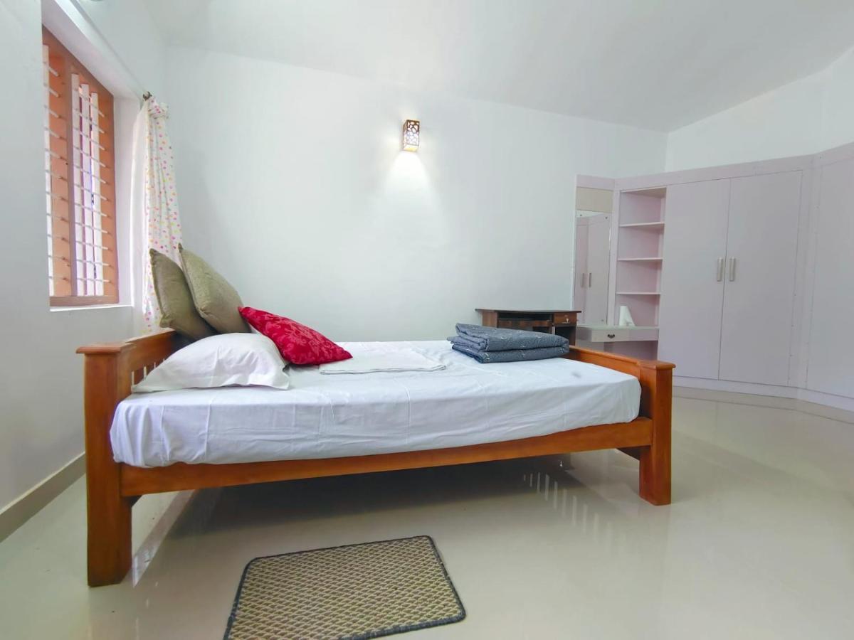White Sands Homestay Turavur Экстерьер фото
