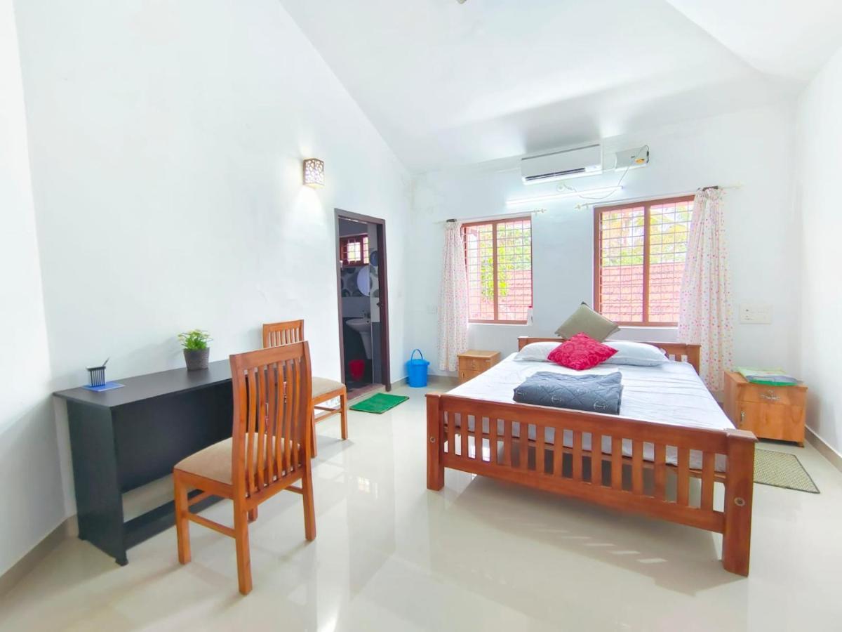 White Sands Homestay Turavur Экстерьер фото