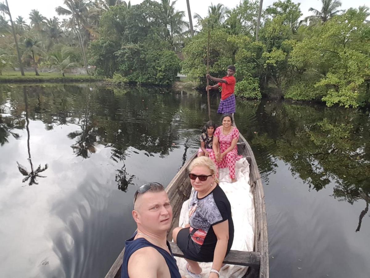 White Sands Homestay Turavur Экстерьер фото